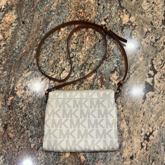 Michael Kors Korda cross body purse - Picture 3 of 8